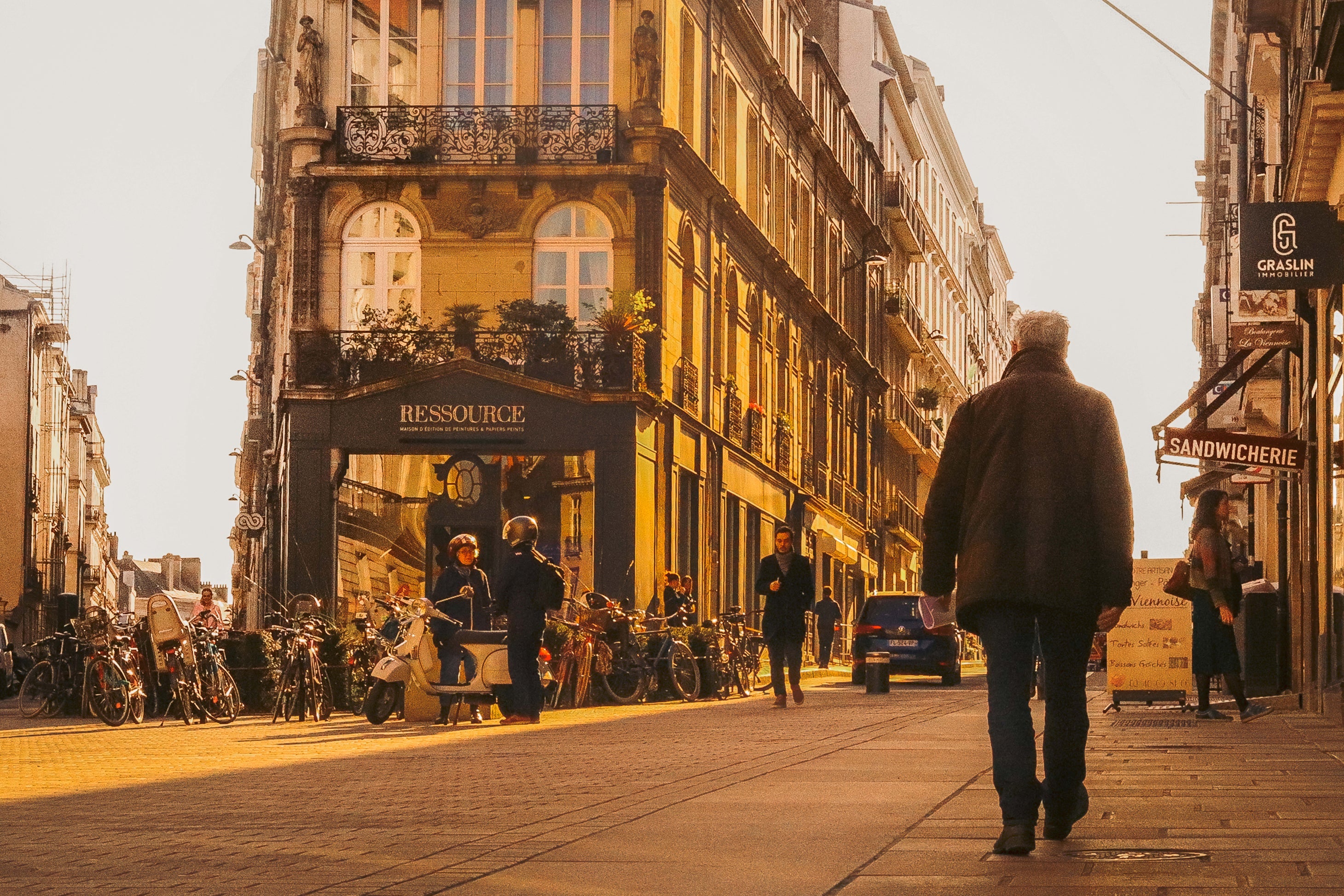 ゴールデンの街角 水野里美