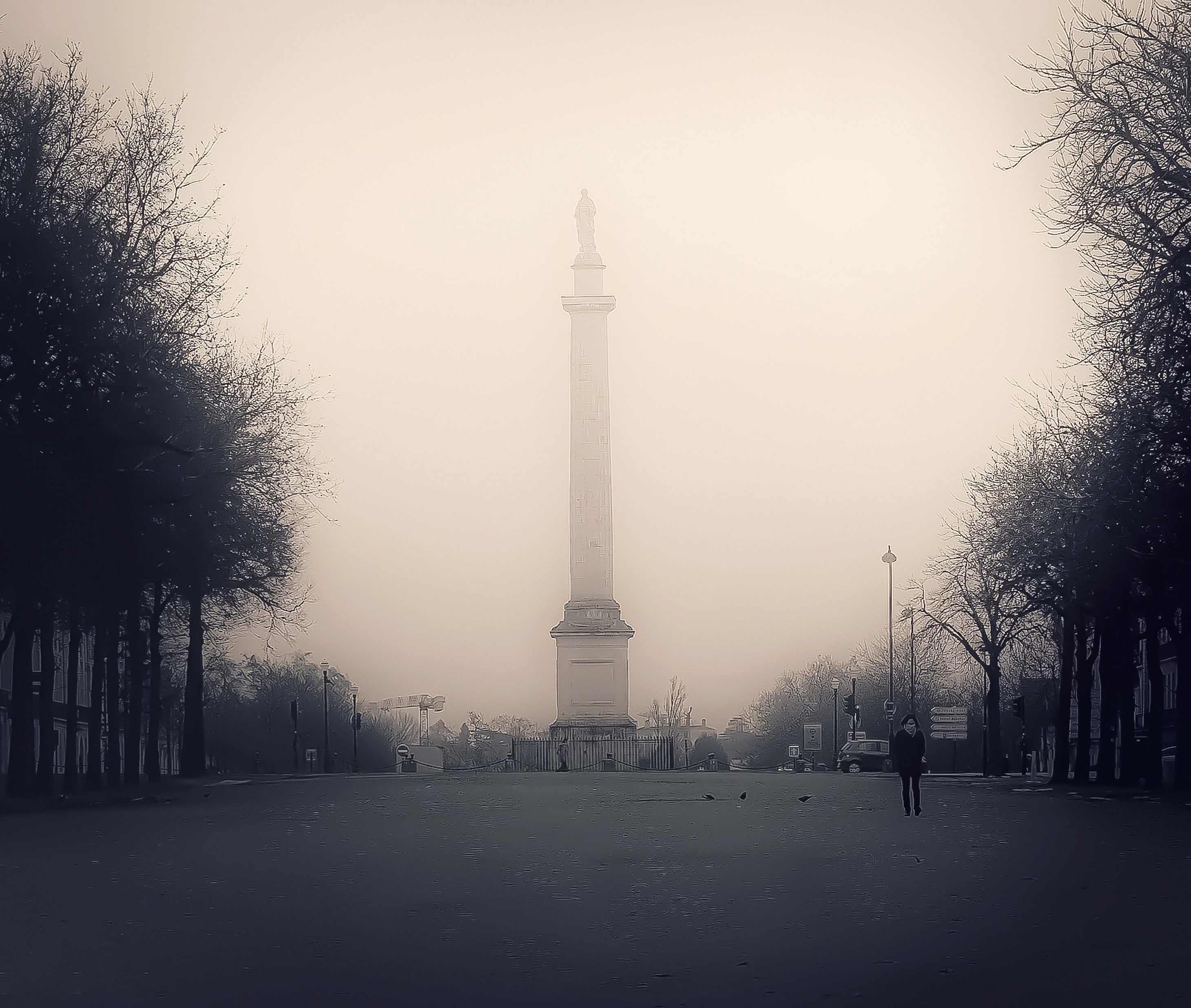 ナント市の朝靄の広場 水野里美